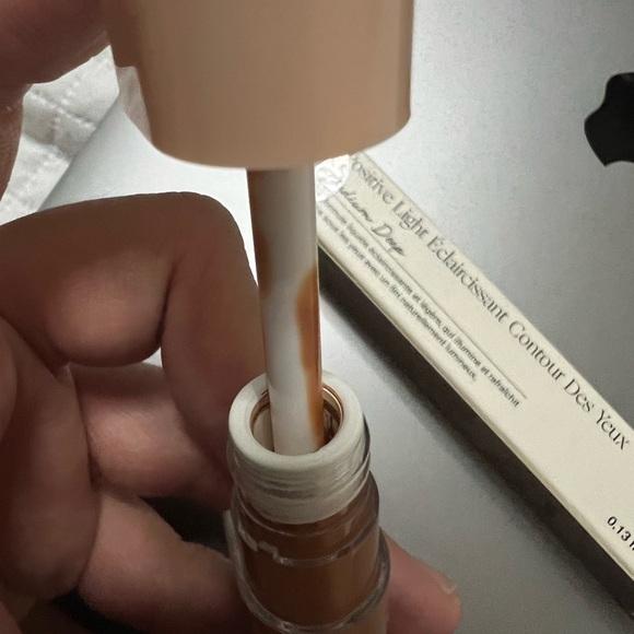 Rare Beauty Medium Deep under eye brightener - Picture 2 of 6